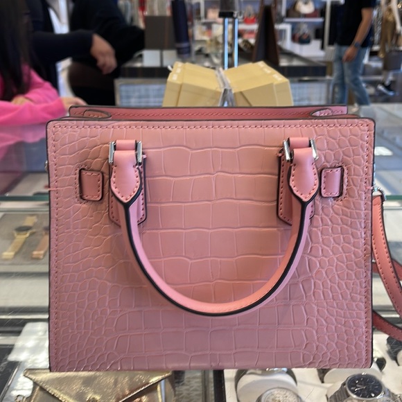 MICHAEL KORS
Hamilton Small Crocodile Embossed Faux Leather Satchel
Primrose
NWT - Picture 14 of 16